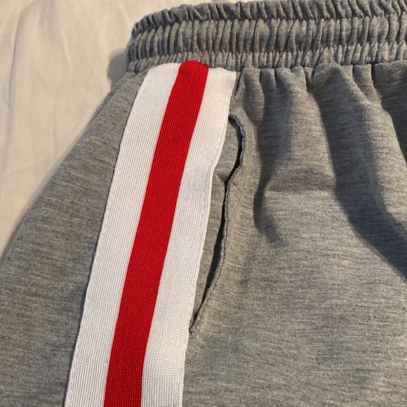 athletic shorts - Picture 3 of 3